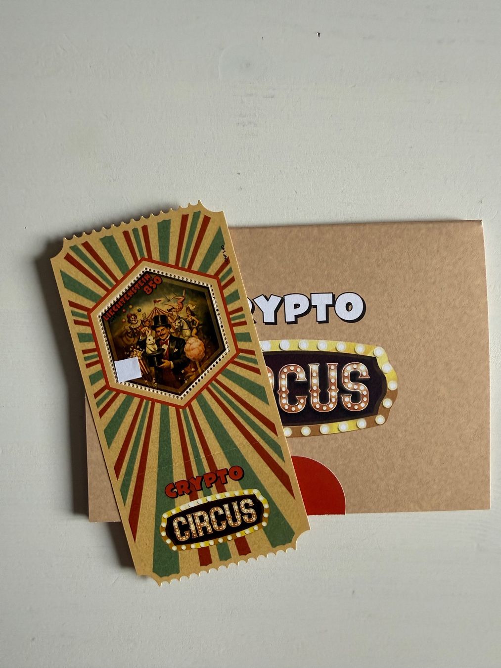 Tutti i francobolli: Crypto Circus "Der Zauberer", zwei komplette Sets – Nuovo e nell'imballaggio originale da Wil SG venduto da Allmarkt 2