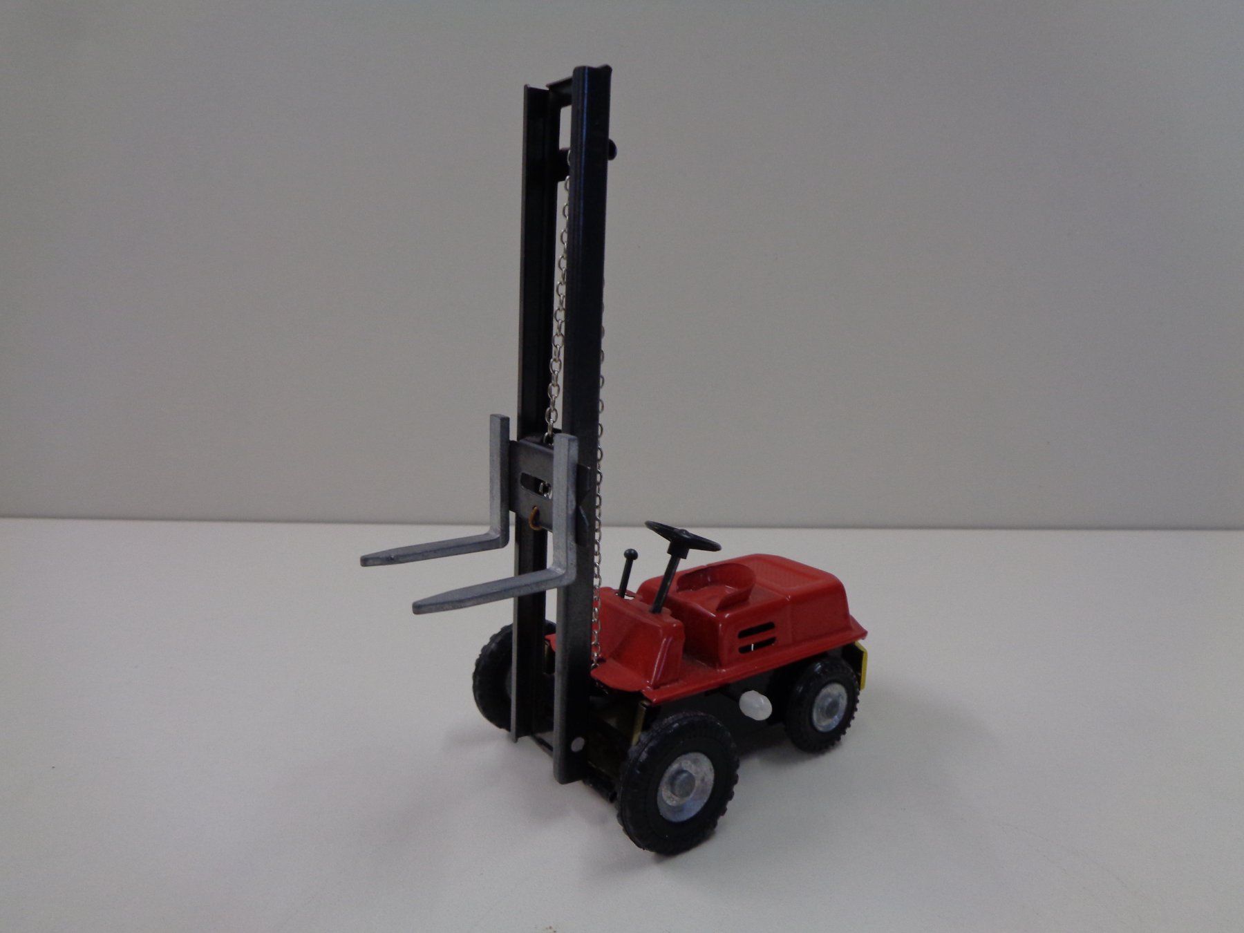 Carrelli elevatori e a forche: Stapler aus Blech von CKO Kellermann – Usato da Bäretswil venduto da 7bello60 1