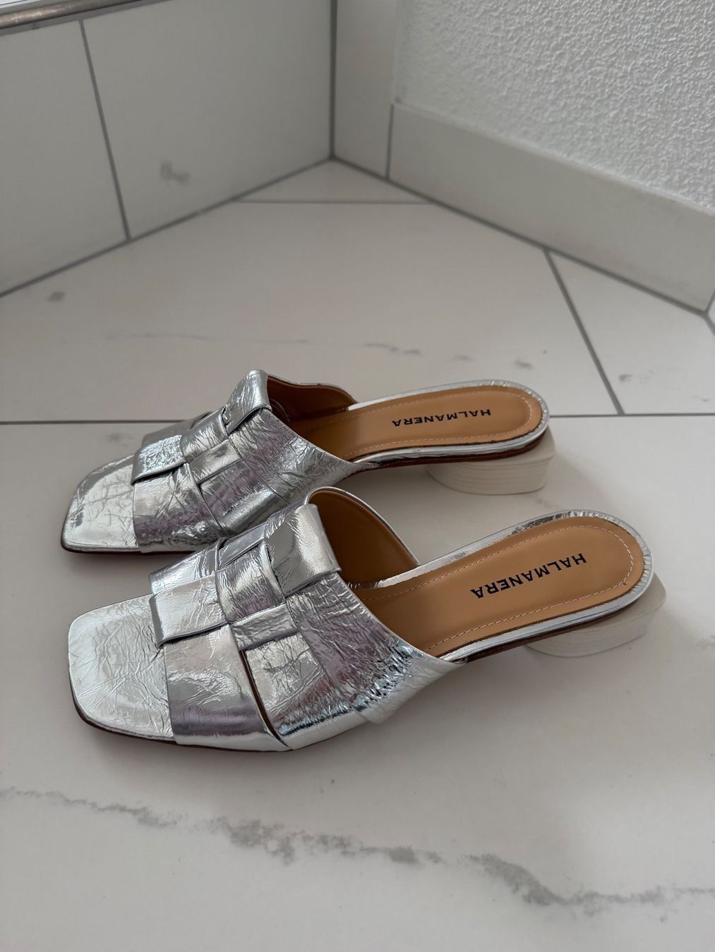 Chaussures femmes: HALMANERA Pantoletten Silber, Gr. 41 – Neuf (Voir description) à Zürich par Silberdrache 1