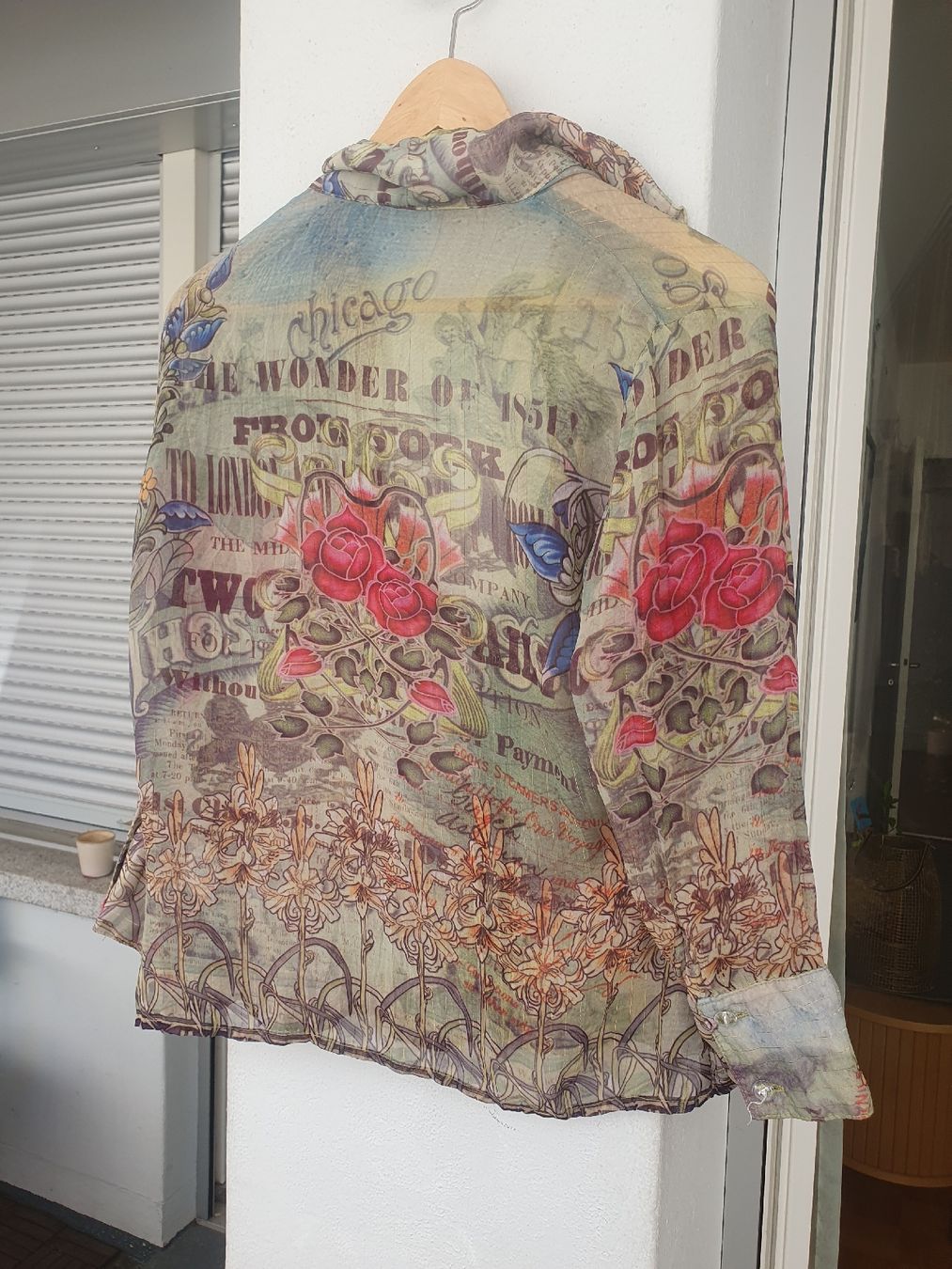 Camicette: Vintage Y2K Bluse Top – Usato da Bern venduto da ann_xgw6 1