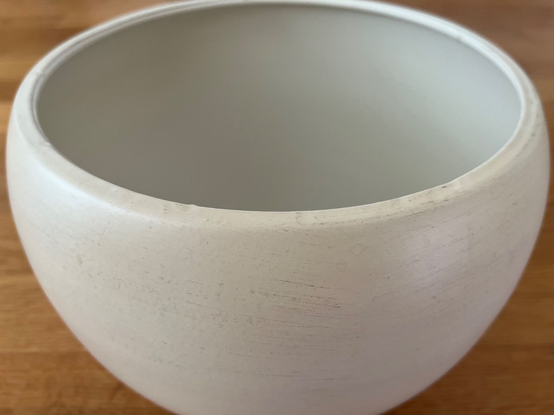 Vasi per fiori: Cachepot Übertopf Metall mit Blüten beige / sand – Usato da Allschwil venduto da millefiori3 5