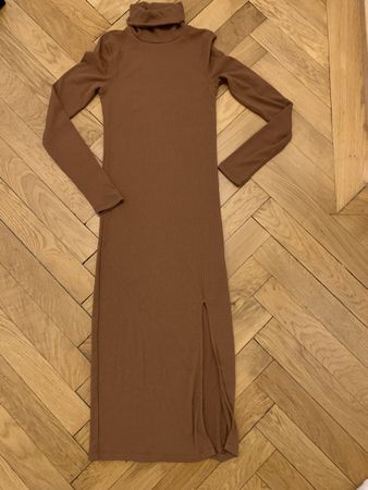 Robe marron avec fente en parfait état OXCO