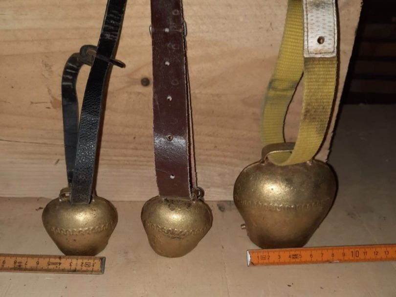 Glocken & Treicheln: Ziegen  oder Schafschellen – Gebraucht aus Charmey (Gruyère) von Balinea
