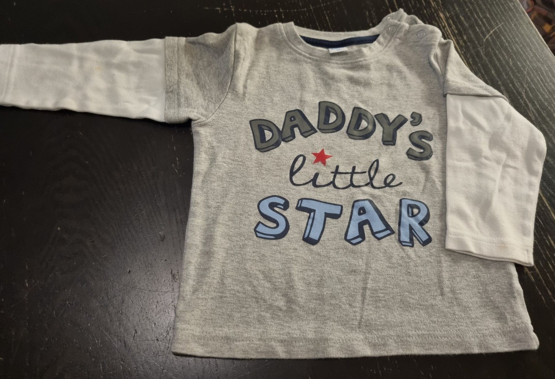 Camicie, T-shirt & Polo: Kinder Langarmshirt "Daddy's little star" – Usato da Kaiseraugst venduto da muggel27