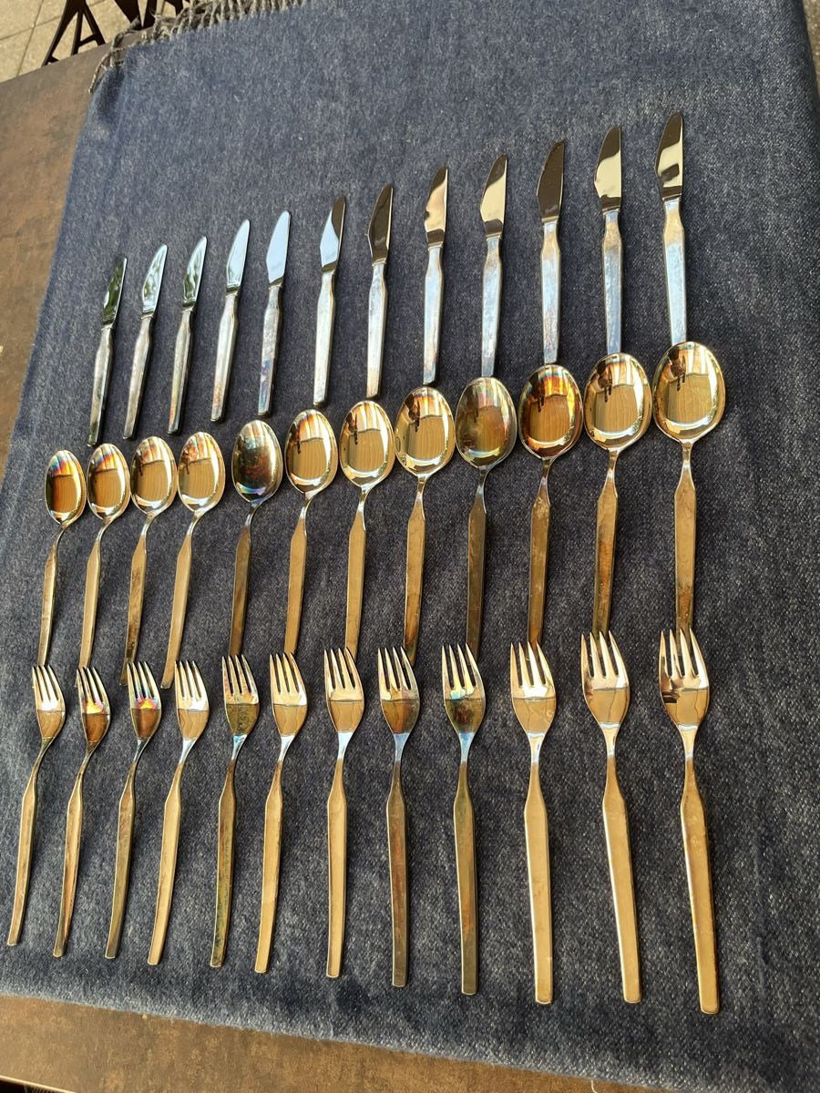 Set di posate: Neuwertiges Silberbesteck, 36 teilig, Wunderschön. – Nuovo (secondo la descrizione) da Würenlos venduto da Rekalo 7