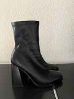SCHWARZE HIGH HEEL STIEFELETTEN