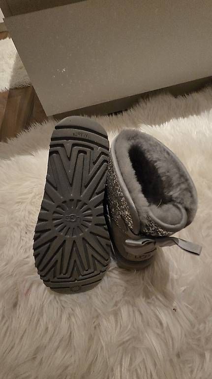 Scarpe da donna: Original Uggs in glitzer zu verkaufen – Usato da Wetzikon ZH venduto da veysel71 3