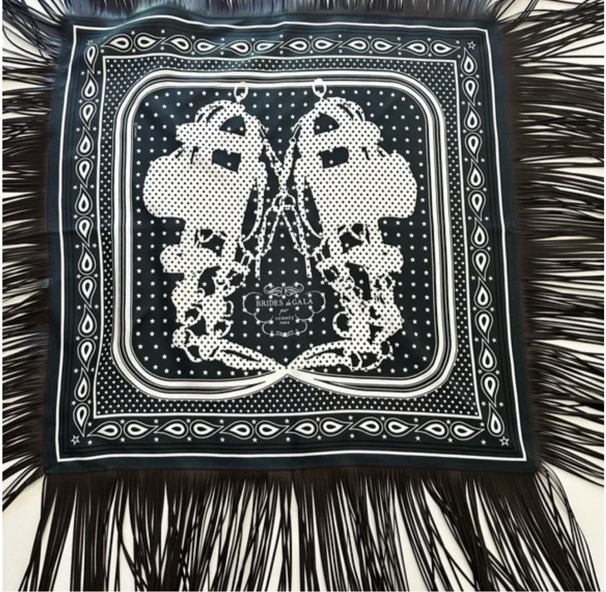 Hermès Foulards, Tücher & Schals: Hermes fringes bandana neu – Neu und originalverpackt aus Kilchberg ZH von cruella