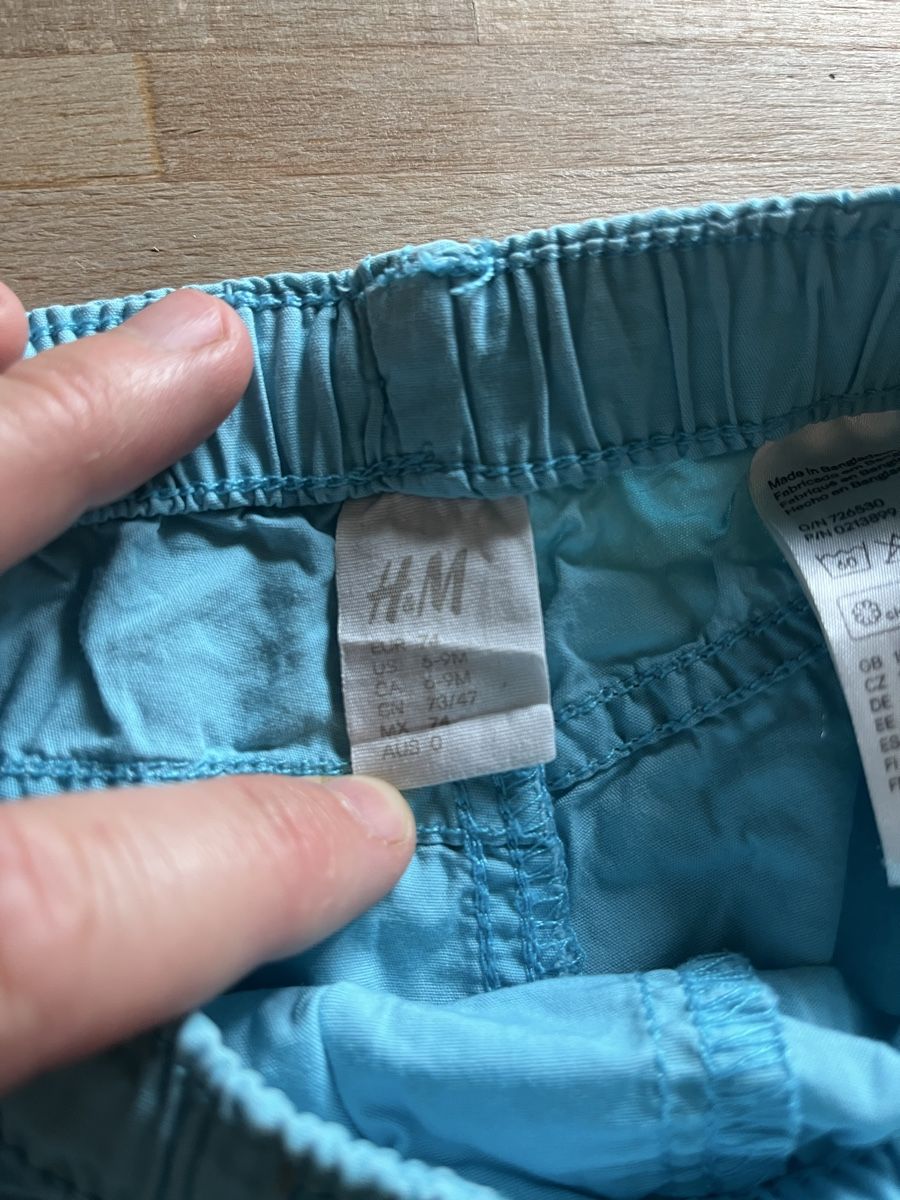 H&M Pantaloni: H&M Shorts / kurze Hose hellblau Grösse 74 – Usato da Bern venduto da farfalla22 2