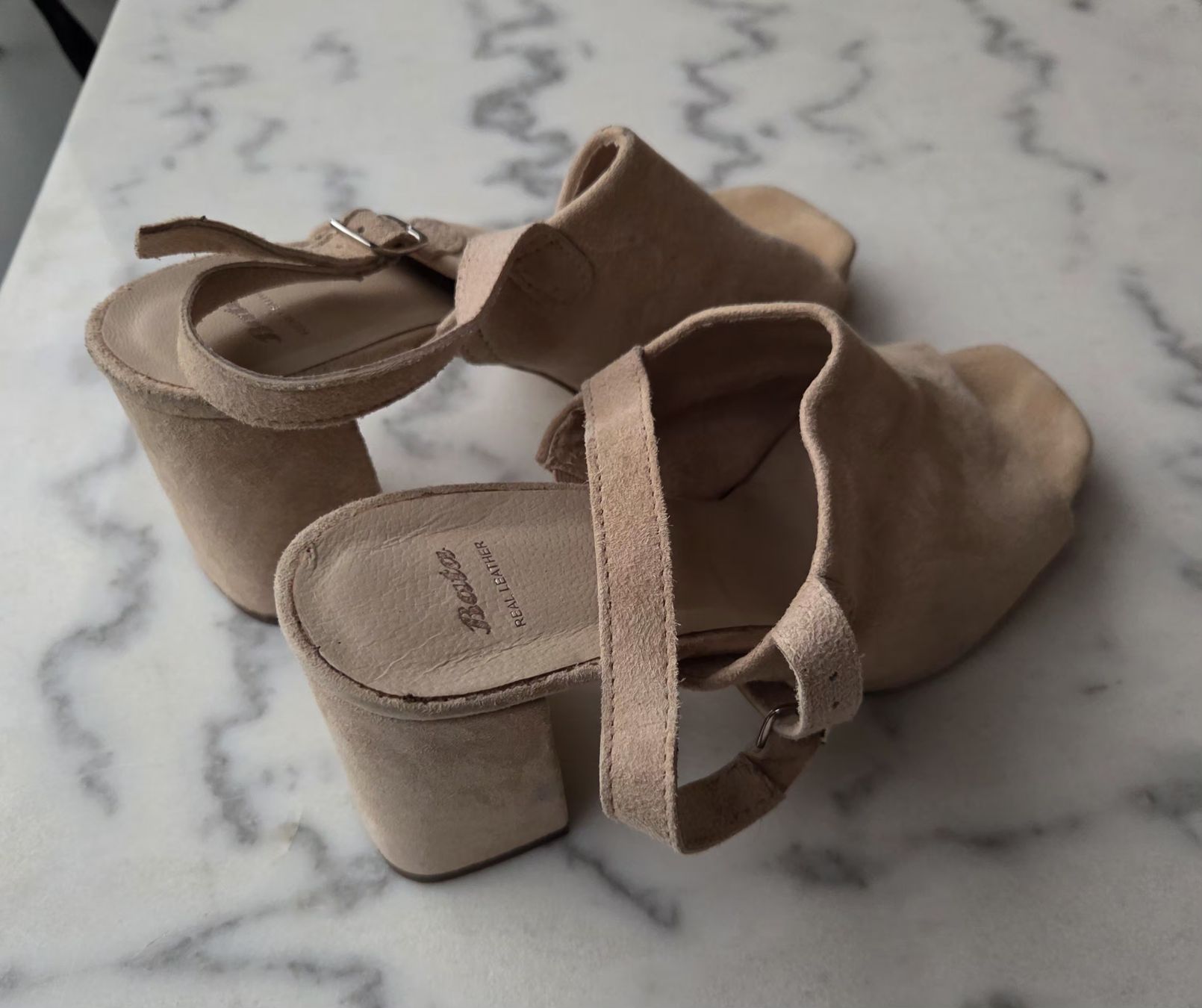 Scarpe da donna: Echtleder Sandalen mit Absatz – Nuovo (secondo la descrizione) da Spreitenbach venduto da sar_pzg6 1