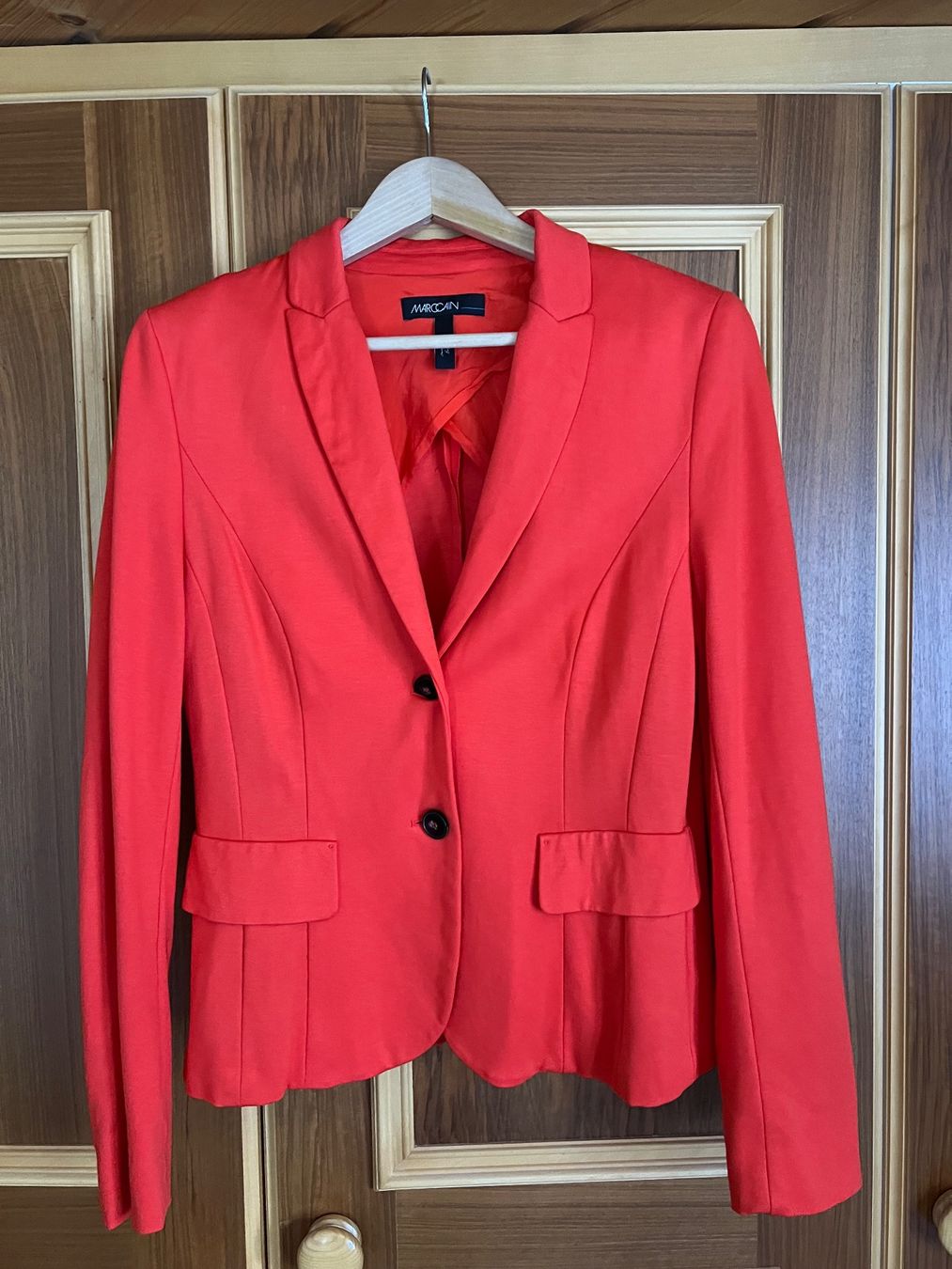 Marc Cain Completi & Tailleur: Marc Cain Taillierter Blazer N4 Grösse 40 – Usato da Arosa venduto da Paklica