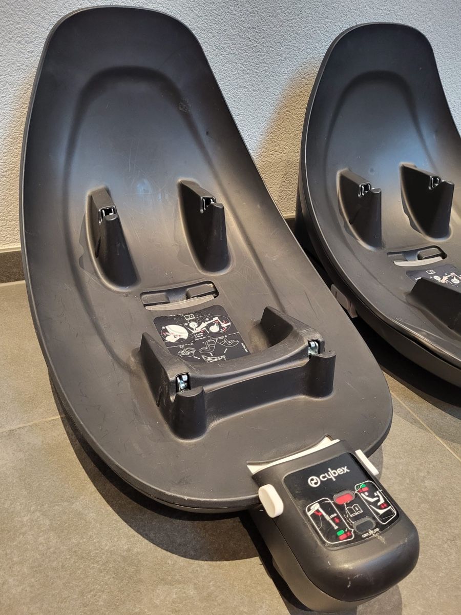 Cybex Seggiolini per auto: Siège auto bébé Cybex avec 2 bases ISOFIX – Usato da Chénens venduto da T_Joye 2