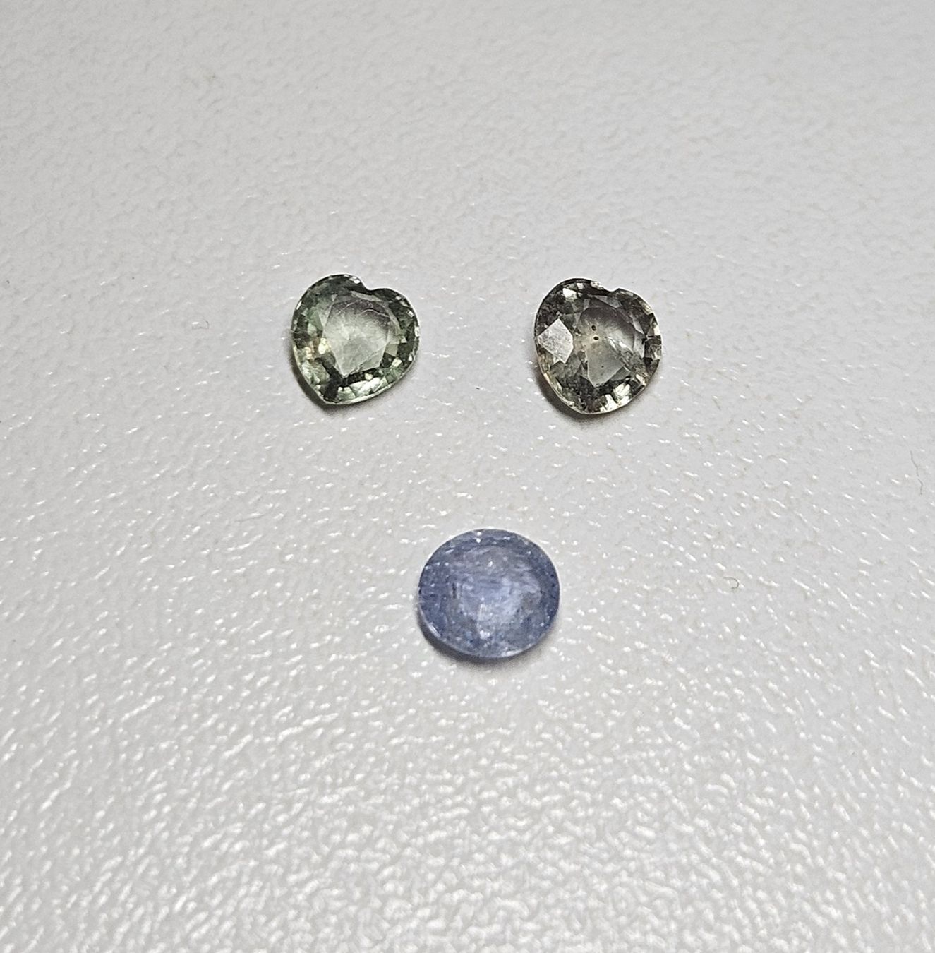 Pietre preziose: Saphirs verts et bleu – Usato da Bussigny venduto da niwa_mikan