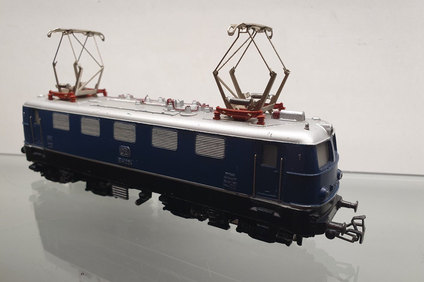 Märklin Modellini di ferrovie: MÄRKLIN: DB E-LOK BR E 41 BLAU GUSSMODELL – Usato da Biglen venduto da taunus82 4