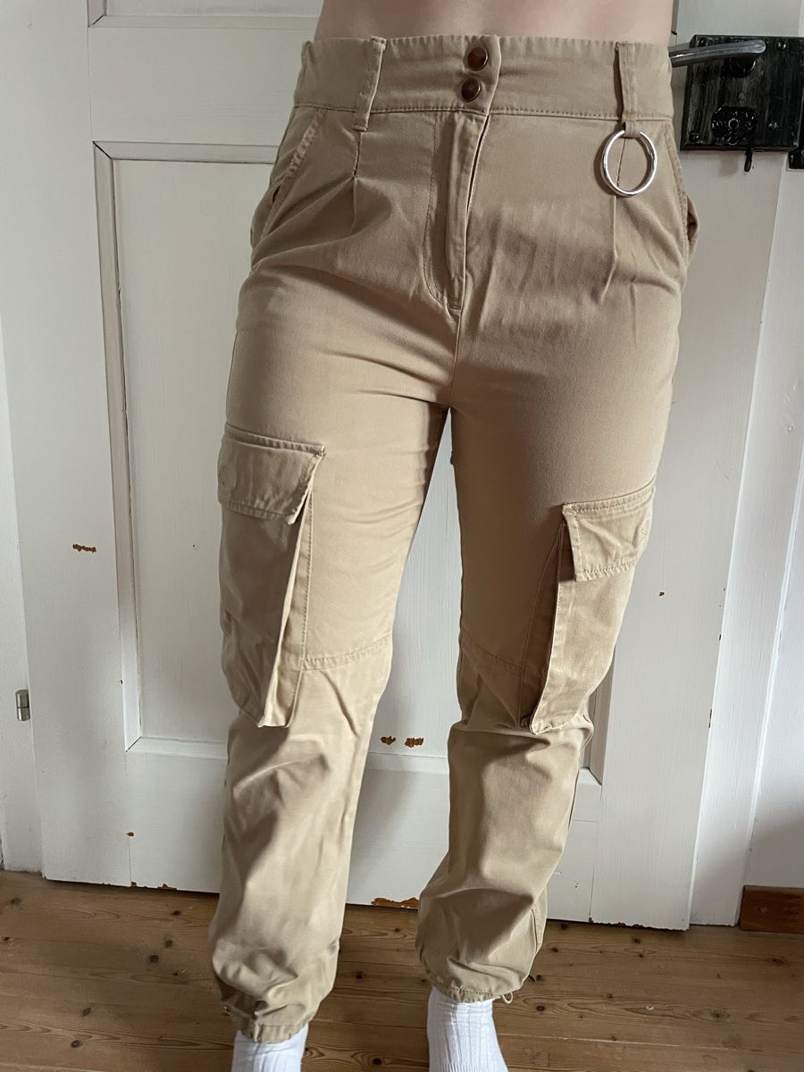 Bershka Pantaloni: Pantalon cargo beige clair - taille 34 – Usato da Bure venduto da Nono22x 1