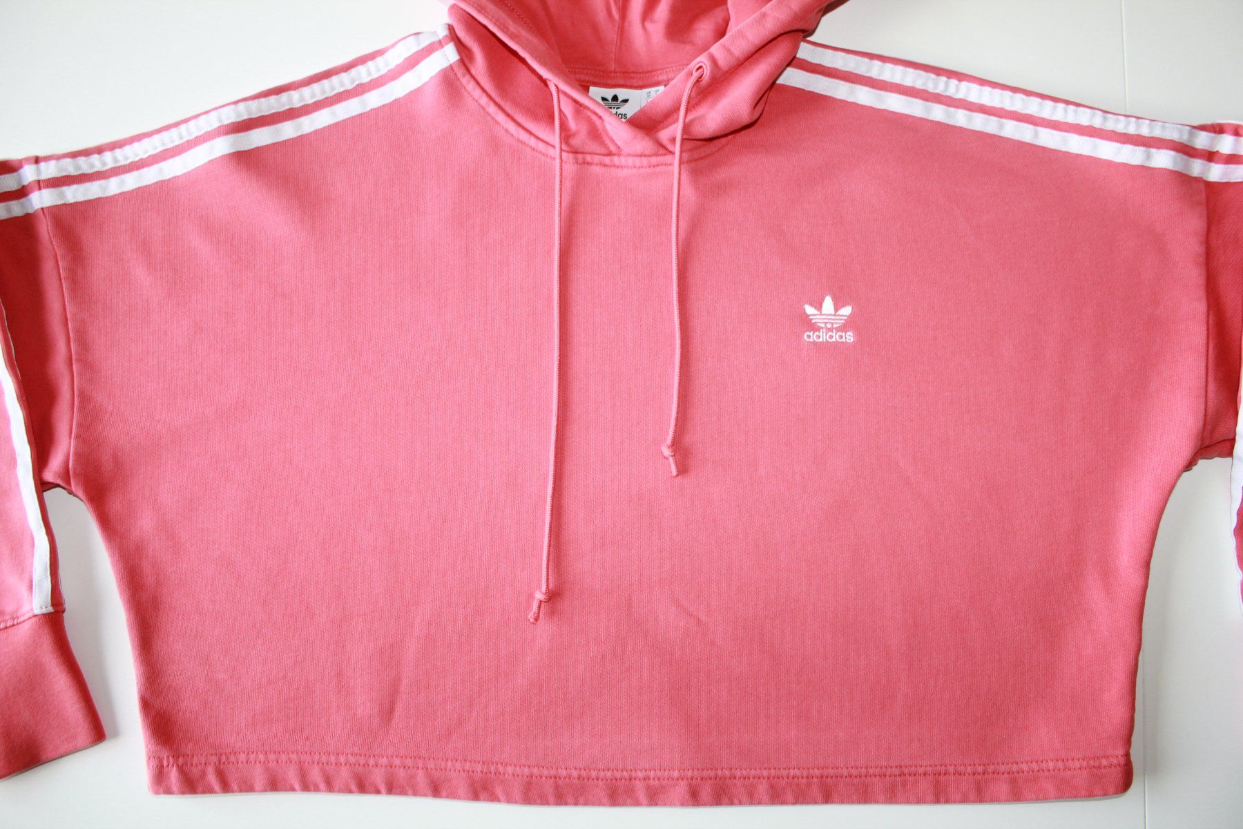 Adidas Pullover & Sweatshirts: Adidas sweat à capuche crop  t. 36 – Gebraucht aus Peseux von Gilloss 1