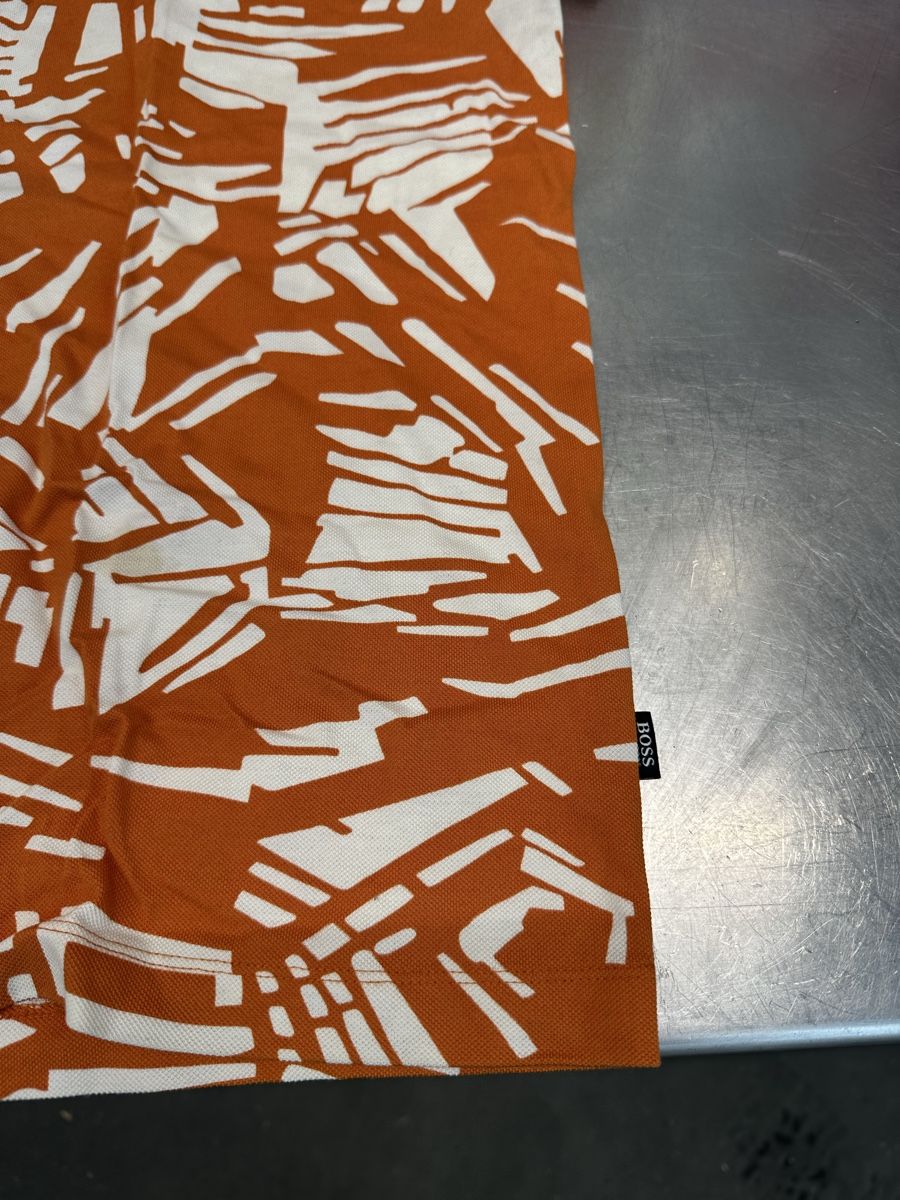 Hugo Boss T-shirts: Hugo Boss orange gemustert – D'occasion à Schwende par weesli 1