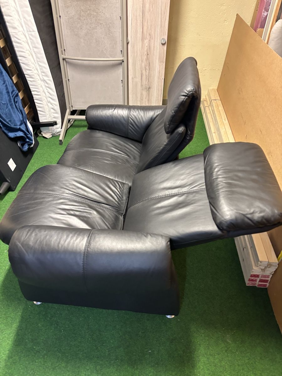 Divani: Ledersofa mit Liege funktion – Usato da Zug venduto da Deks 1