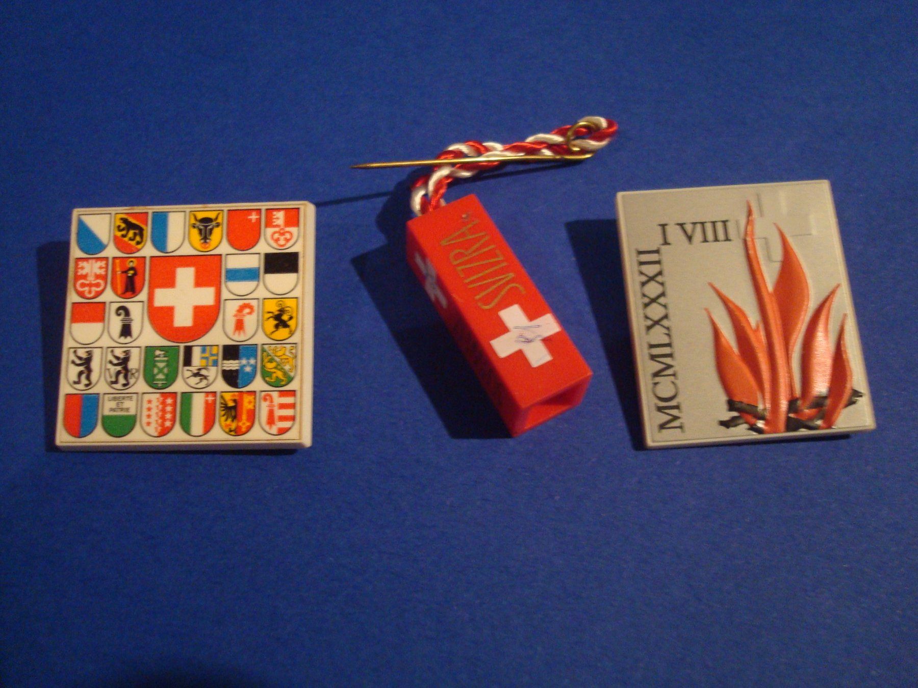 Placchette & Badge: Abzeichen 1. August 1980-1981-1982 – Usato da Riehen venduto da Baerewaegli