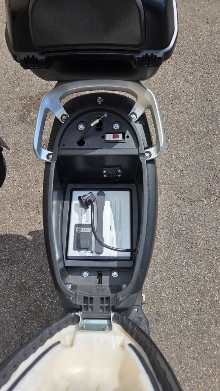 Yadea Scooters: Yadea E Roller – D'occasion à Frenkendorf par vladi010 3