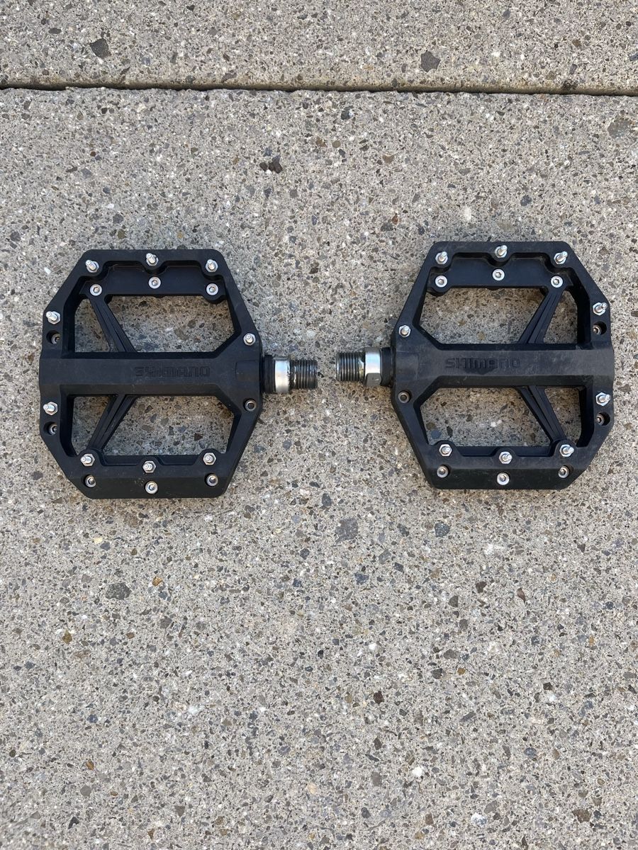 Shimano Pièces détachées: Shimano Flatpedale schwarz – D'occasion à Dietlikon par Xanya