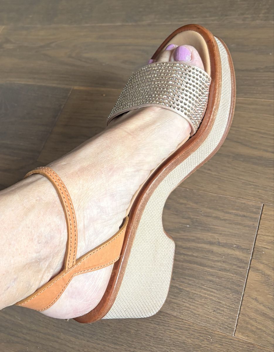 Scarpe da donna: Rodo Sandale mit Plateau und Strass Gr 40 beige – Usato da Sorengo venduto da Bipfi 2