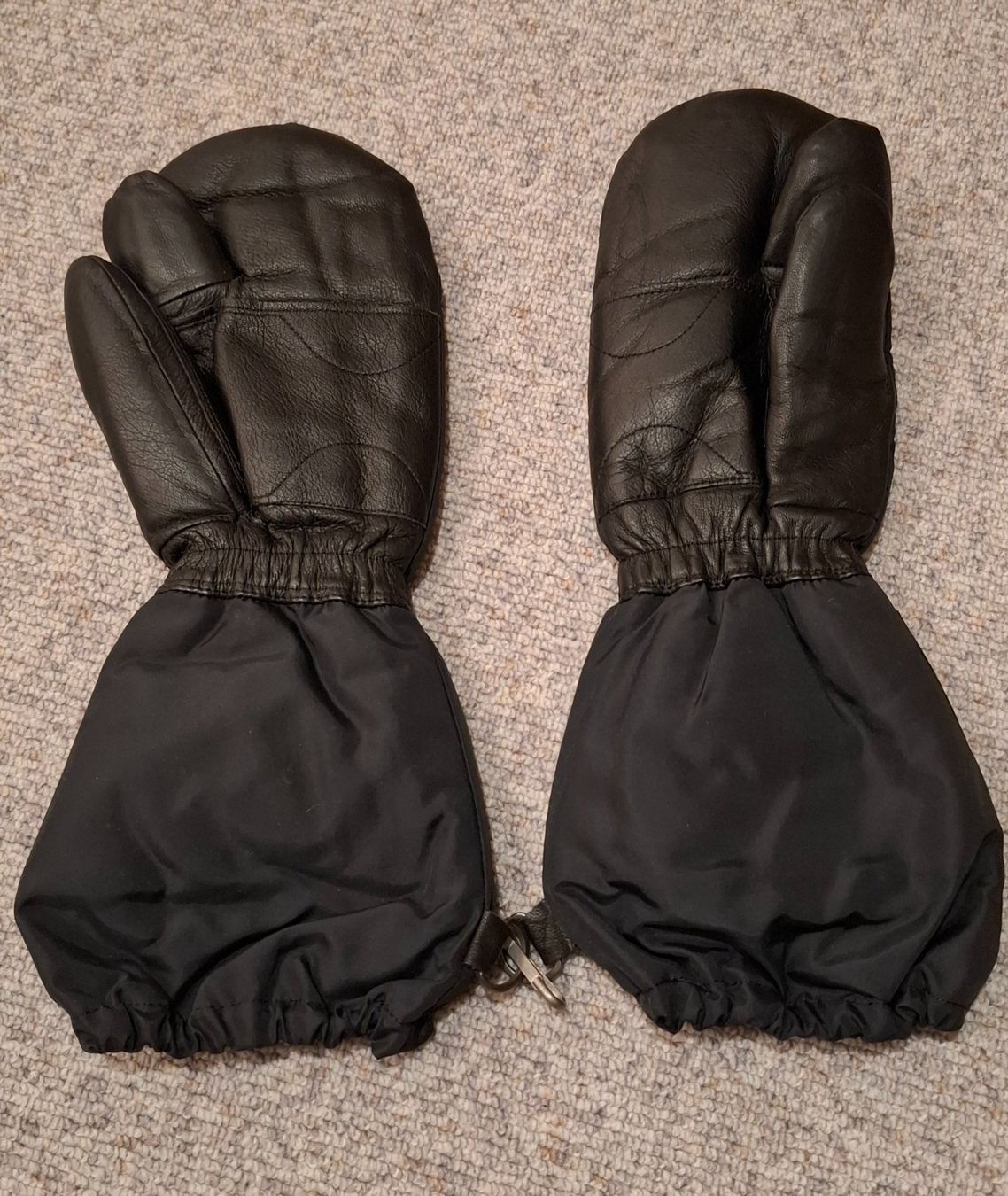 Schweizer Armee Guanti & manicotti: Militär Winter Handschuhe – Usato da Münchenbuchsee venduto da Legion2 1