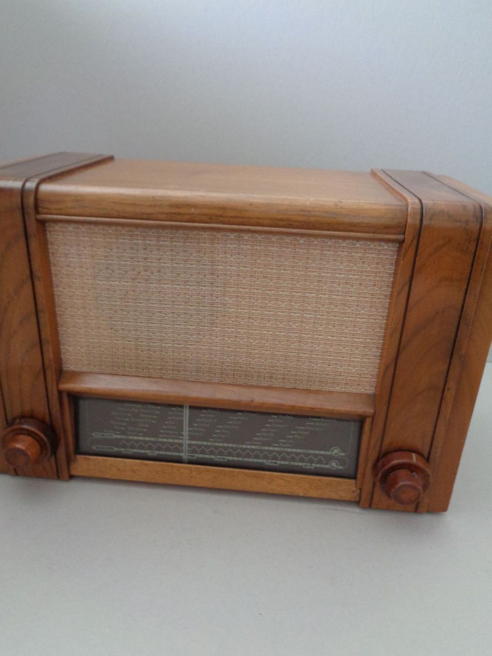Philips Radios: Alter Philips Röhrenradio 561 A2 ca.1945 – Gebraucht aus Chur von omonia