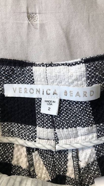 Pantaloni: Veronica Beard shorts – Usato da Zurich venduto da MariaSPO 1