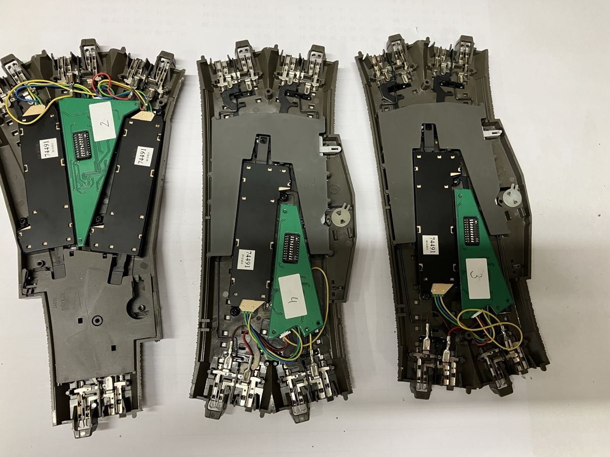 Märklin Modellini di ferrovie: Märklin C Geleise 3 Stk Weichen inkl. Motor und Decoder – Usato da Schönenwerd venduto da Lichi 2