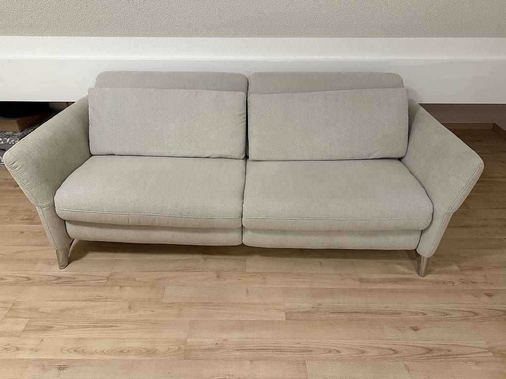 Divani: 2 ½-Plätzer-Sofa mit elektrischer Liegefunktion – Usato da Arlesheim venduto da anna1968