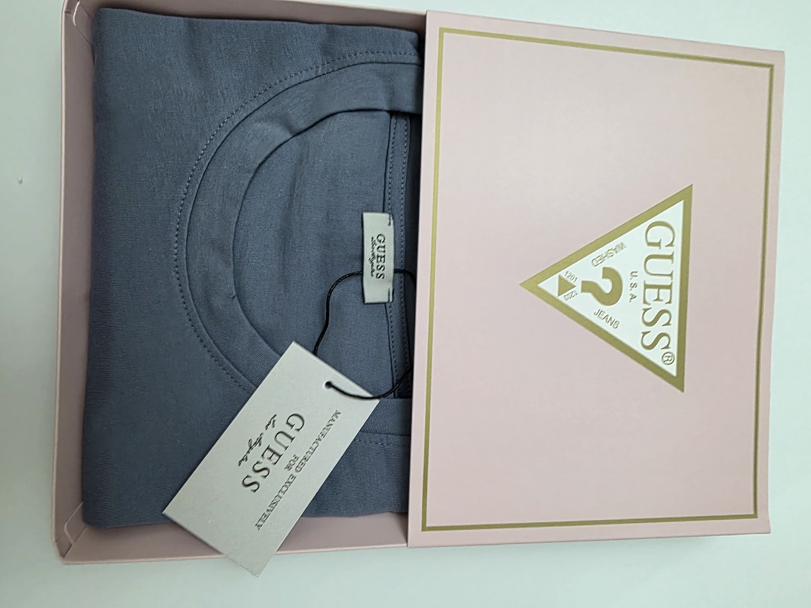 Guess T-Shirts: Guess T-shirt – Neu und originalverpackt aus Bern von Alicebeloto 1