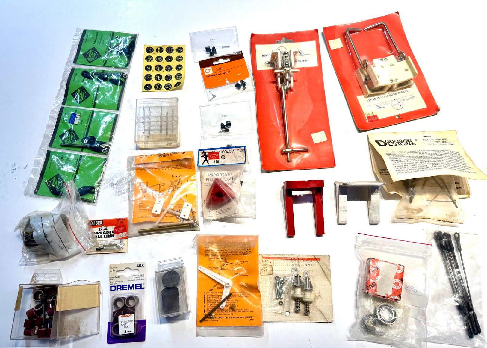 RC Kits de montage: Lot d’accessoires pour avion RC – Défectueux à Lausanne par Techobby