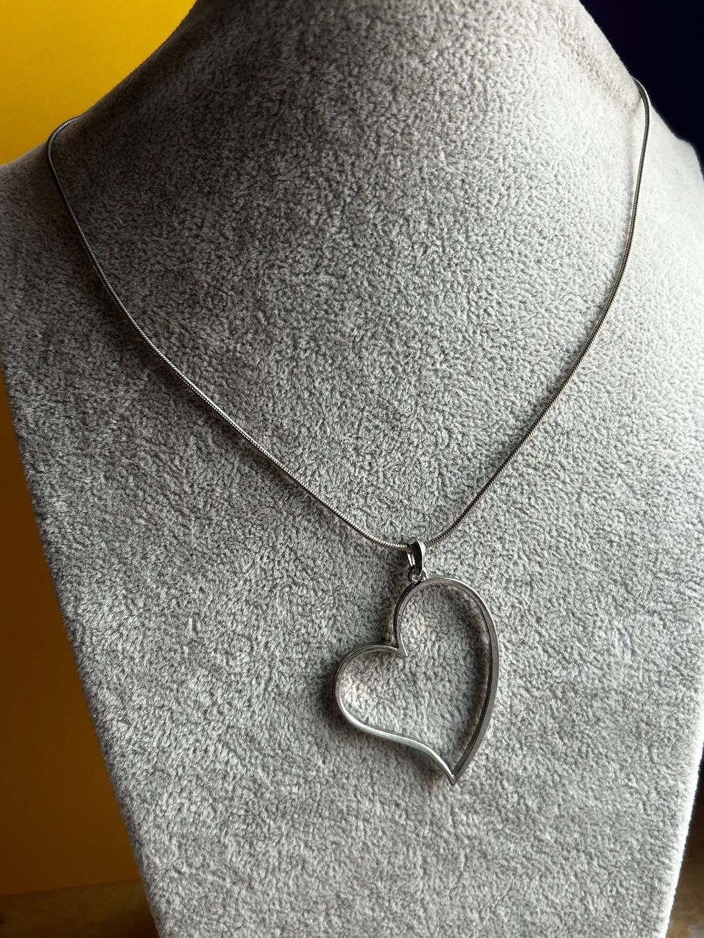 Ketten: Herz-Collier, Schlangen-Kette, Anhänger 40cm – Gebraucht aus Laufen von Bellavitaboom 1
