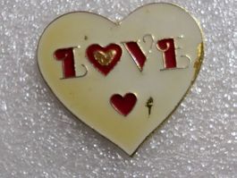 Ansteckpin 144: Love