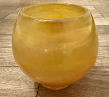 Dickwandiges, massives Windlicht oder Vase