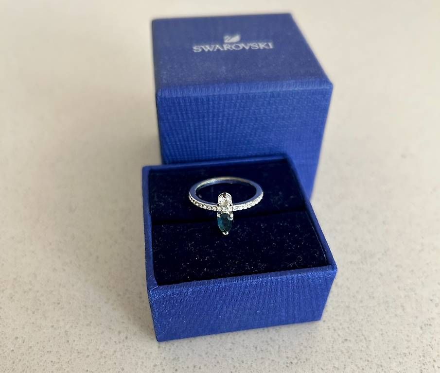 Swarovski Anelli: Anello Swarovski con pietra blu e argento – Usato da Stabio venduto da van_5cry 1