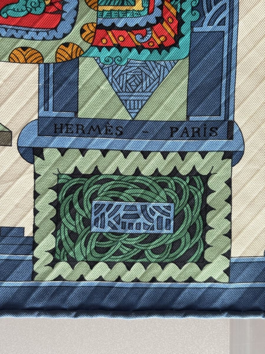 Hermès Foulard & Sciarpe: Foulard Hermès Astres et Soleils – Usato da Dotzigen venduto da SecondHandGems 2