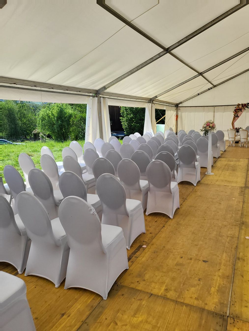 Tutte le decorazioni: 50 Stuhlhussen stretch weiss – Usato da Oftringen venduto da SCHIBLI1