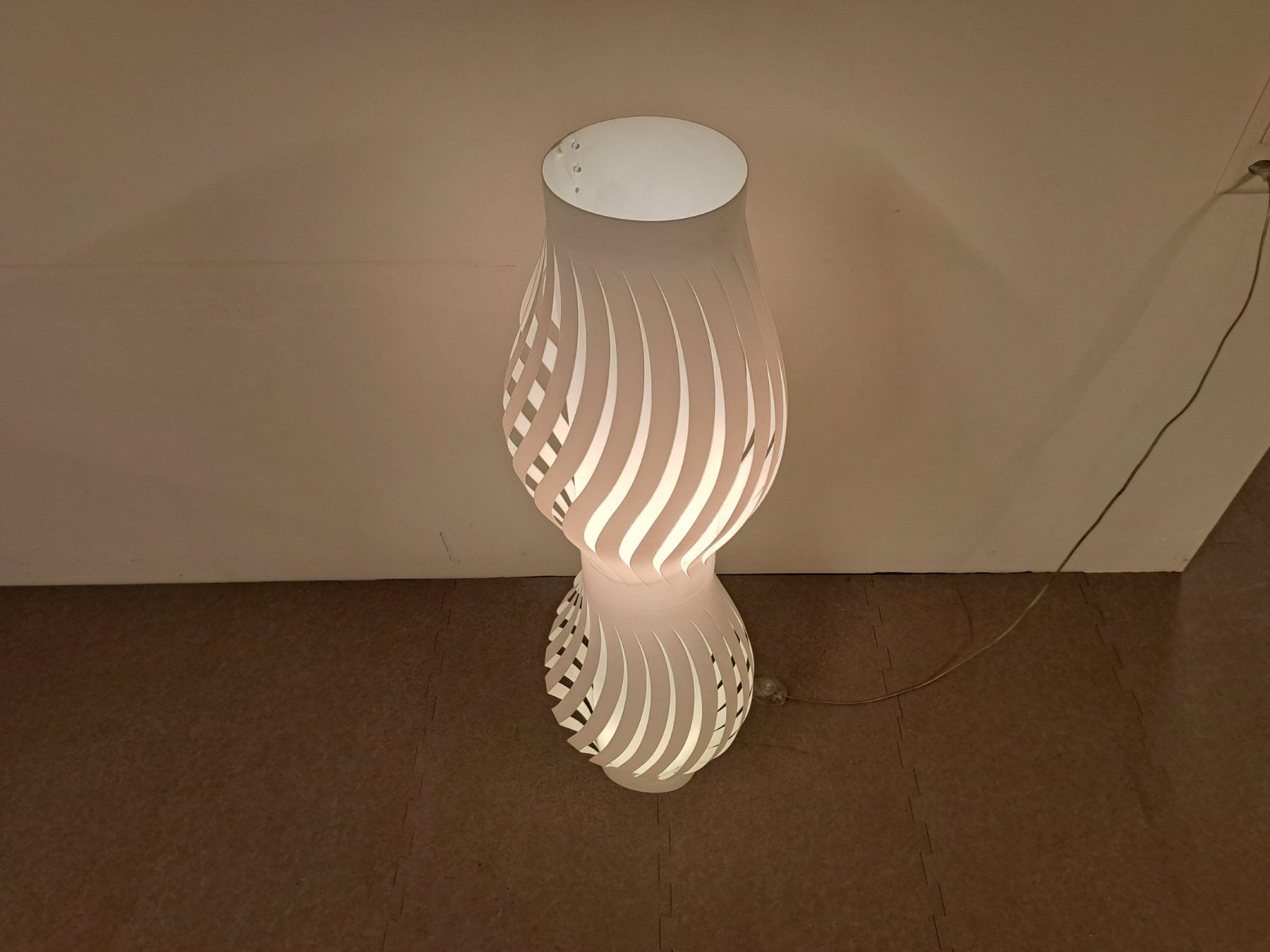 Lampade: Plastik- Design Lampe/ Stehlampe Wohnzimmer – Usato da Belp venduto da deal-now 1