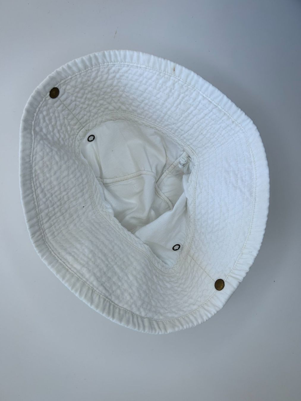 H&M Copricapi, berretti & cappellini: Vintage Bucket Hat – Usato da St. Gallen venduto da look-twice 3
