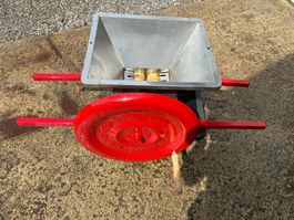 Obstmühle mit Kurbel für Mostpresse