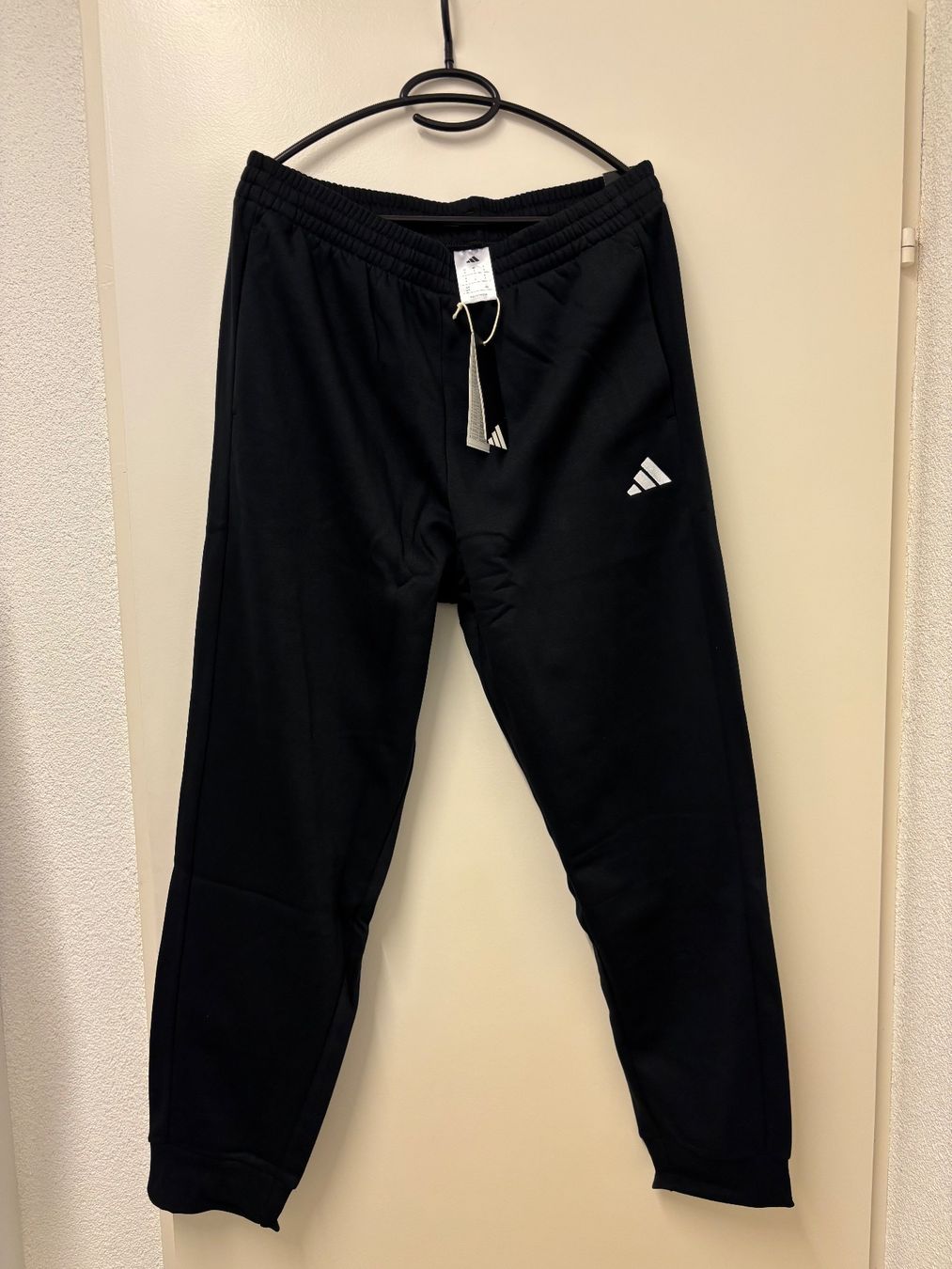Adidas Pantaloni: Adidas Jogginghose – Nuovo e nell'imballaggio originale da Zürich venduto da mc_mike77