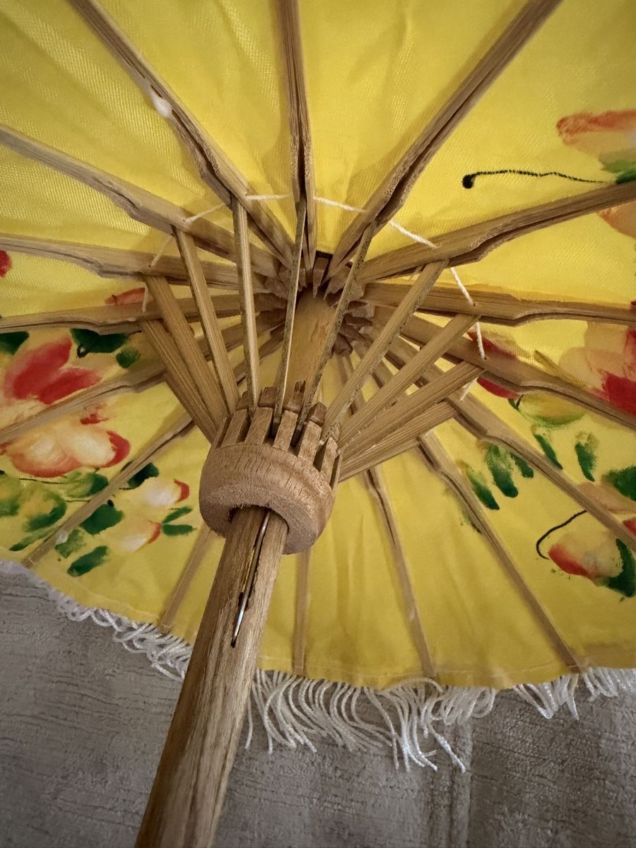 Tutte le decorazioni: Mini parasol jaune peint à la main avec fleurs – Nuovo (secondo la descrizione) da Lausanne venduto da Stephaniesdressing 6
