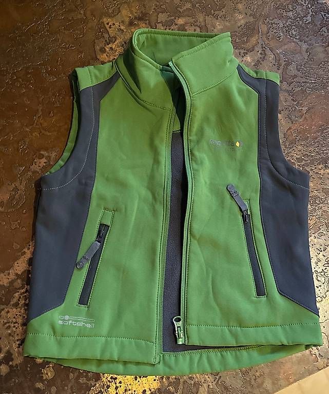 Gilet & Giacche: Regatta Softshell Weste Gr 116 (5-6J) – Usato da Zizers venduto da special_peanuts