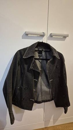 Jeansjacke mit modischer Knopfreihe