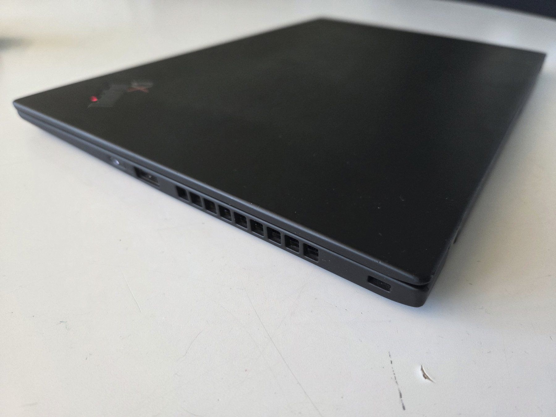Lenovo Portables: Lenovo ThinkPad X1 Carbon 8th Gen – Défectueux à Bremgarten AG par joker_eat_world 2