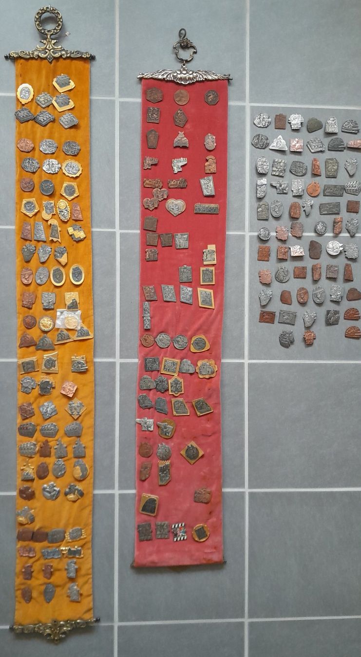 Plaquettes & Badges: Blaggedde Plaketten Basel – D'occasion à Liesberg par Ragged