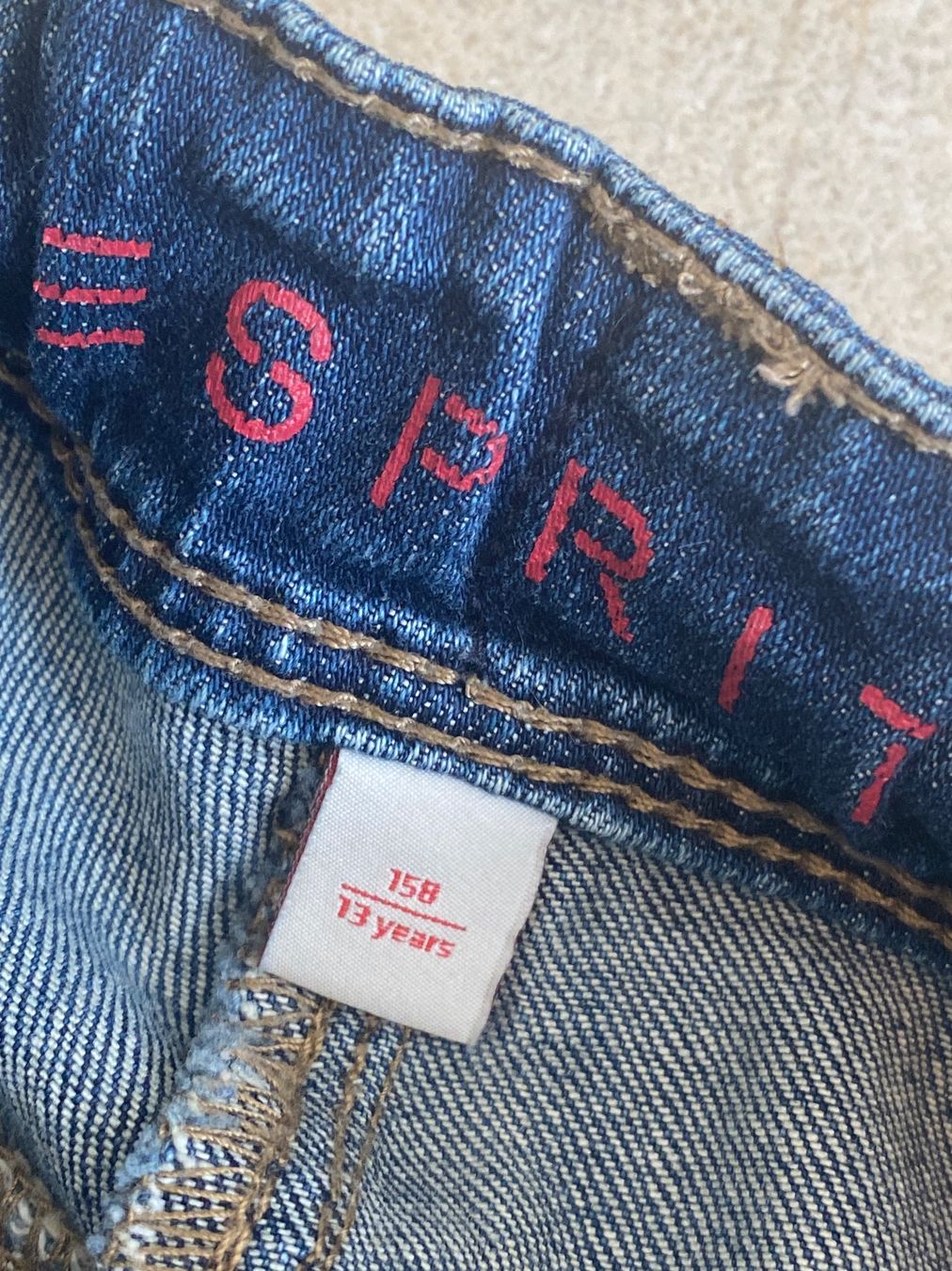 Esprit Pantaloni: Jeans Esprit Grösse 158 verstellbarer Bund Basic Teil – Usato da Allschwil venduto da Rosenfee 1