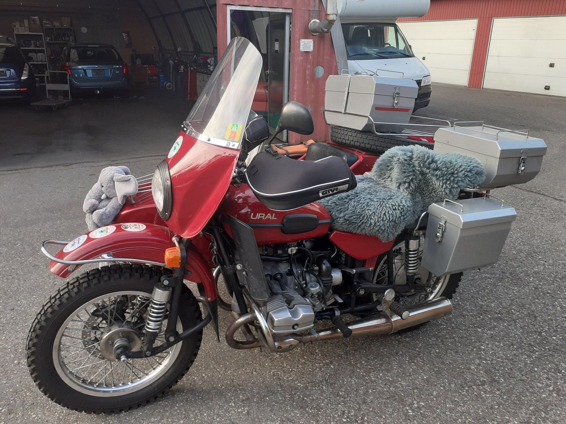 Ural Sidecar: URAL M75 Motorradgespann mit Anhänger, rot – Usato da Prêles venduto da Podencogalgo 4